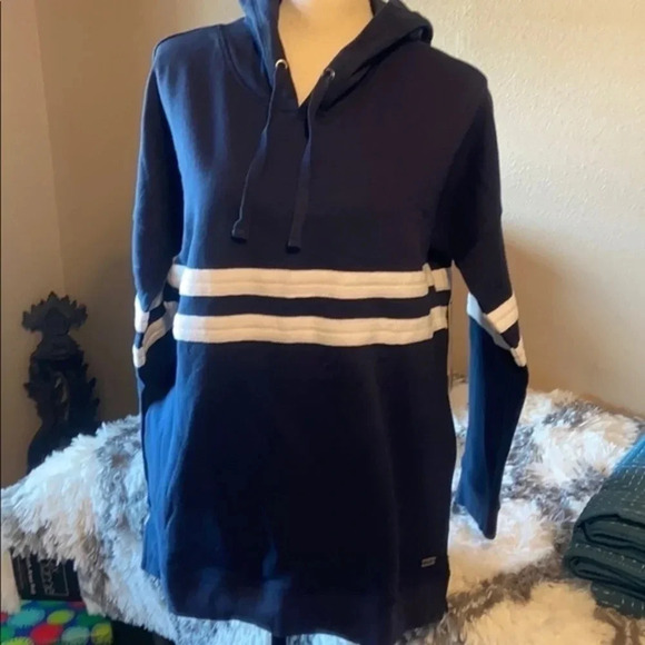 🌸Adorable navy blue hoodie 🌸
BIN 30 - Picture 1 of 7